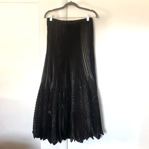 EUC Cachet pleated skirt